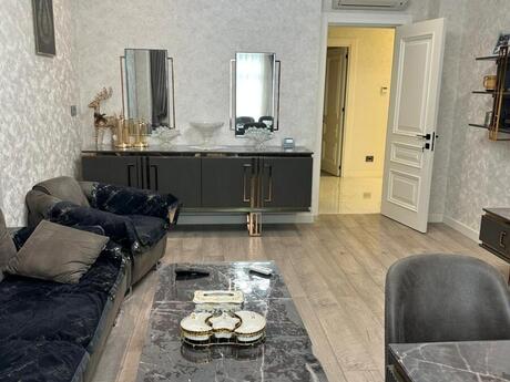 4 otaqlı yeni tikili - Ağ şəhər q. - 141 m²