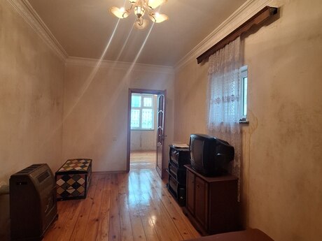 3 otaqlı həyət evi/bağ evi - İnşaatçılar m. - 110 m²