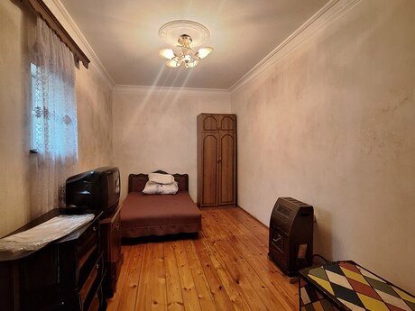 3 otaqlı həyət evi/bağ evi - İnşaatçılar m. - 110 m²