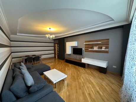 3 otaqlı yeni tikili - Şah İsmayıl Xətai m. - 160 m²