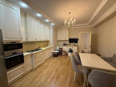 4-комн. новостройка - м. 28 мая - 185 м²