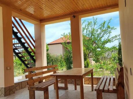 3 otaqlı həyət evi/bağ evi - Novxanı q. - 155 m²