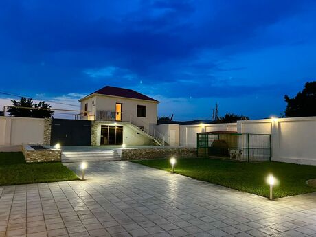 8 otaqlı həyət evi/bağ evi - Mərdəkan q. - 620 m²