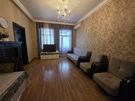 3 otaqlı köhnə tikili - Qara Qarayev m. - 70 m²