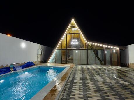 4 otaqlı həyət evi/bağ evi - Şüvəlan q. - 200 m²