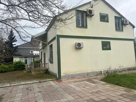 8 otaqlı həyət evi/bağ evi - Novxanı q. - 228 m²