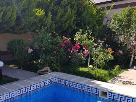 4 otaqlı həyət evi/bağ evi - Novxanı q. - 195 m²