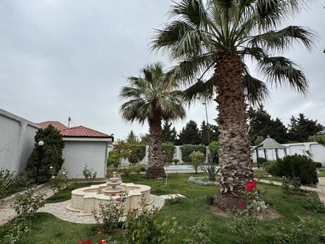 7 otaqlı həyət evi/bağ evi - Buzovna q. - 380 m²