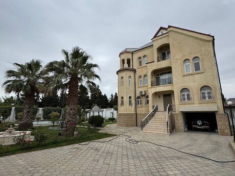 7 otaqlı həyət evi/bağ evi - Buzovna q. - 380 m²