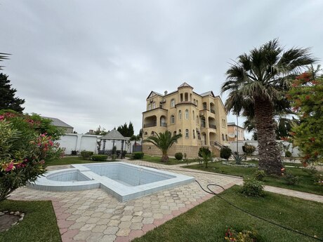 7 otaqlı həyət evi/bağ evi - Buzovna q. - 380 m²