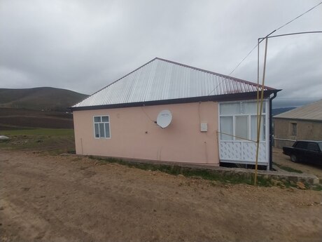 4 otaqlı həyət evi/bağ evi - Gədəbəy - 120 m²