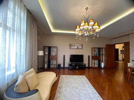 7 otaqlı yeni tikili - Nizami m. - 371 m²
