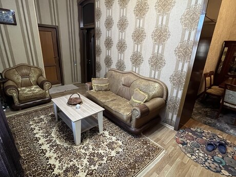 4 otaqlı köhnə tikili - 20-ci sahə q. - 130 m²