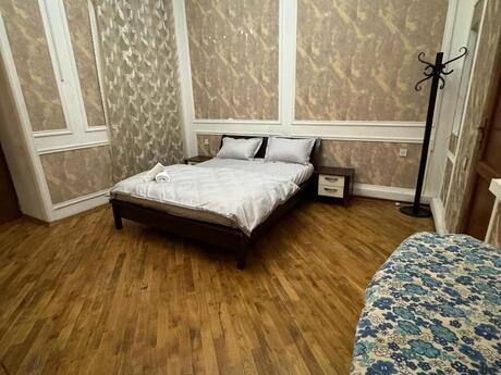 4 otaqlı köhnə tikili - Sahil m. - 110 m²