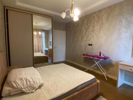 3 otaqlı yeni tikili - 8 Noyabr m. - 145 m²