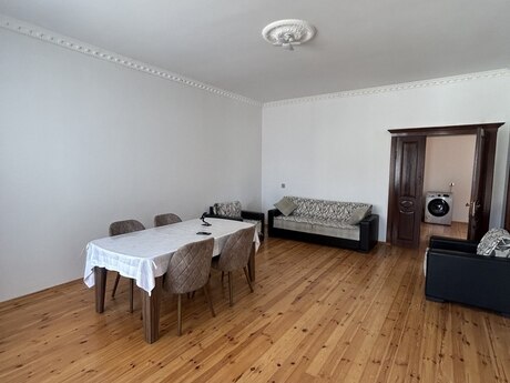 6 otaqlı həyət evi/bağ evi - Mərdəkan q. - 210 m²