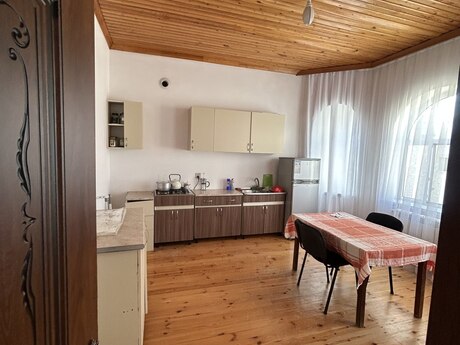 6 otaqlı həyət evi/bağ evi - Mərdəkan q. - 210 m²