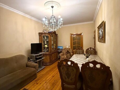 3 otaqlı köhnə tikili - Memar Əcəmi m. - 65 m²