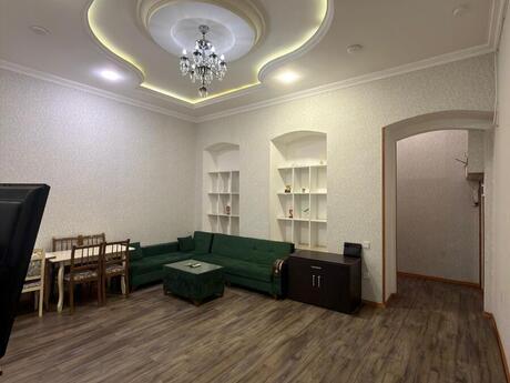 Elan №6073340 - Bakı, Sahil m., 3 otaqlı, 110 m², 2/3 mərtəbə