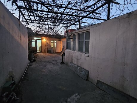4 otaqlı həyət evi/bağ evi - M.Ə.Rəsulzadə q. - 150 m²