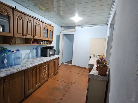 4 otaqlı həyət evi/bağ evi - M.Ə.Rəsulzadə q. - 150 m²