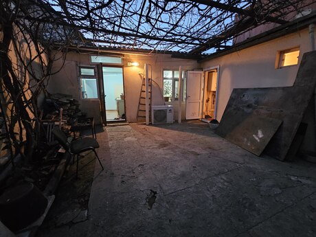 4 otaqlı həyət evi/bağ evi - M.Ə.Rəsulzadə q. - 150 m²