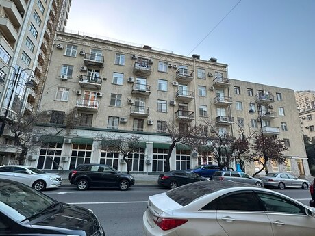 Elan №6073359 - Bakı, 28 May m., 3 otaqlı, 80 m², 3/5 mərtəbə