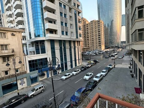 3 otaqlı köhnə tikili - 28 May m. - 80 m²