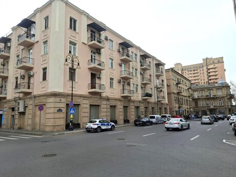 Объявление №6073370 - Баку, м. Сахил, 3-комн., 80 м², 2/4 этаж