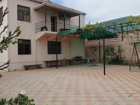 7 otaqlı həyət evi/bağ evi - Maştağa q. - 243 m²