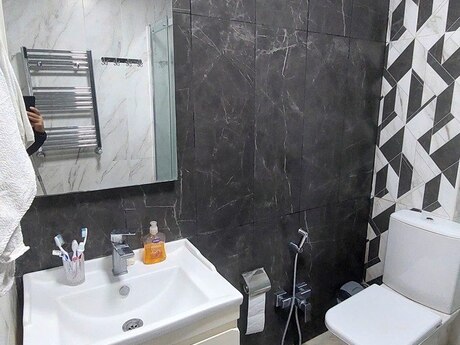 2 otaqlı yeni tikili - İnşaatçılar m. - 85 m²