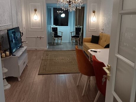 3 otaqlı köhnə tikili - İnşaatçılar m. - 90 m²