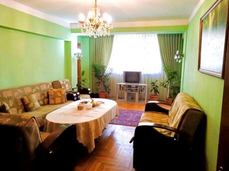 4 otaqlı köhnə tikili - Elmlər Akademiyası m. - 90 m²