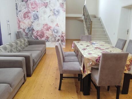 6 otaqlı həyət evi/bağ evi - Novxanı q. - 200 m²
