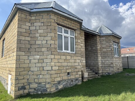 4 otaqlı həyət evi/bağ evi - Qəbələ - 144 m²