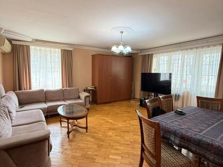 3 otaqlı köhnə tikili - 8 Noyabr m. - 95 m²