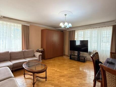 3 otaqlı köhnə tikili - 8 Noyabr m. - 95 m²