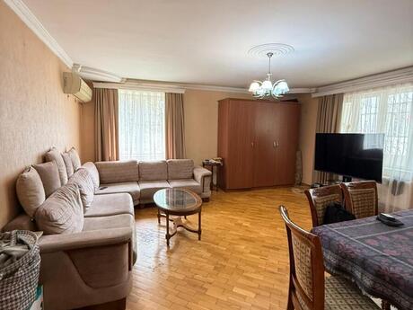 3 otaqlı köhnə tikili - 8 Noyabr m. - 95 m²