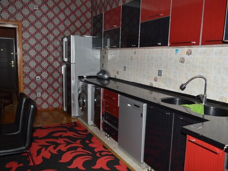 4 otaqlı yeni tikili - İnşaatçılar m. - 150 m²
