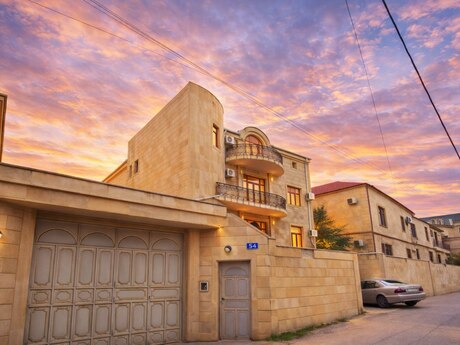 8 otaqlı həyət evi/bağ evi - Nərimanov r. - 700 m²