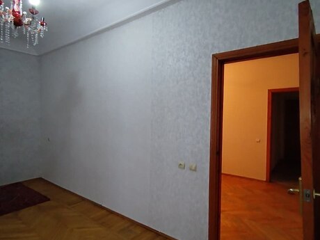 2 otaqlı köhnə tikili - Elmlər Akademiyası m. - 55 m²