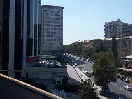 4 otaqlı köhnə tikili - Elmlər Akademiyası m. - 105 m²