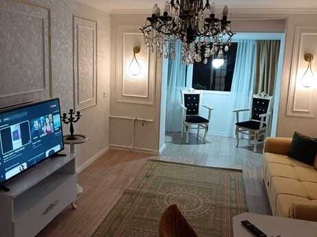 3 otaqlı köhnə tikili - İnşaatçılar m. - 70 m²