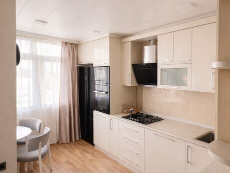 3 otaqlı köhnə tikili - Neftçilər m. - 97 m²