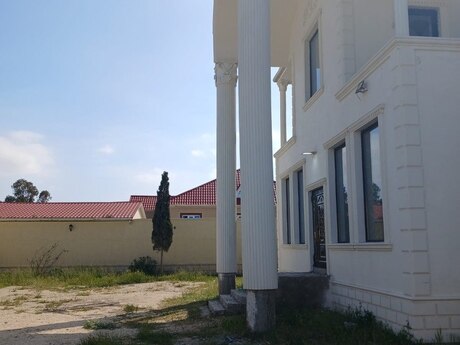 6 otaqlı həyət evi/bağ evi - Şüvəlan q. - 315 m²