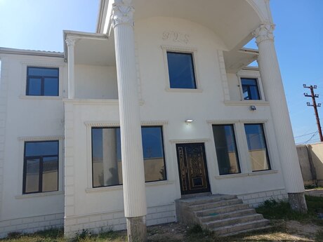 6 otaqlı həyət evi/bağ evi - Şüvəlan q. - 315 m²