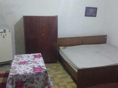 1 otaqlı həyət evi/bağ evi - Elmlər Akademiyası m. - 25 m²