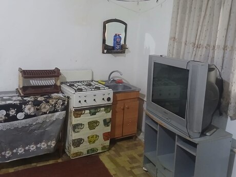 1 otaqlı həyət evi/bağ evi - Elmlər Akademiyası m. - 25 m²