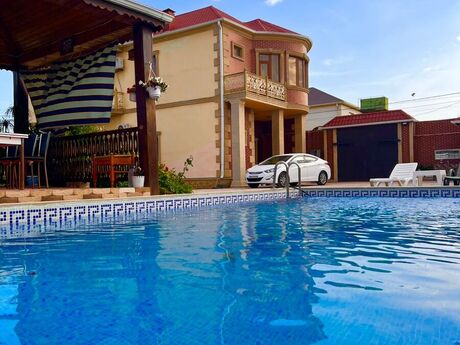 7 otaqlı həyət evi/bağ evi - Buzovna q. - 300 m²