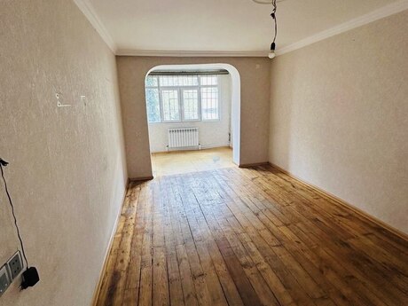 2 otaqlı köhnə tikili - İnşaatçılar m. - 60 m²